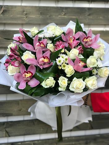 Букет цветов из: Розы и Хризантемы в Перхушково