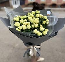 Букет Белые кустовые розы Солинеро в Перхушково