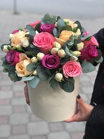 Цветочная композиция из Розы в шляпной коробке в Перхушково