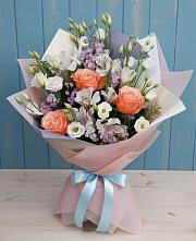 Букет цветов из:  Лизиантусы, Розы, Альстромерии и Гипсофила в Перхушково