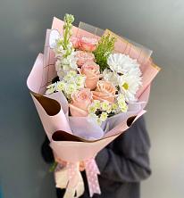 Букет цветов из:  Хризантемы и Розы в Перхушково
