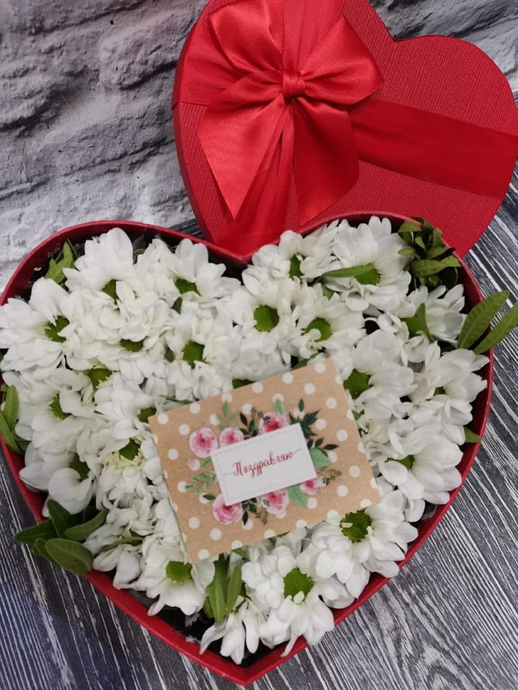 Цветочная композиция из Хризантемы в виде сердца в Перхушково
