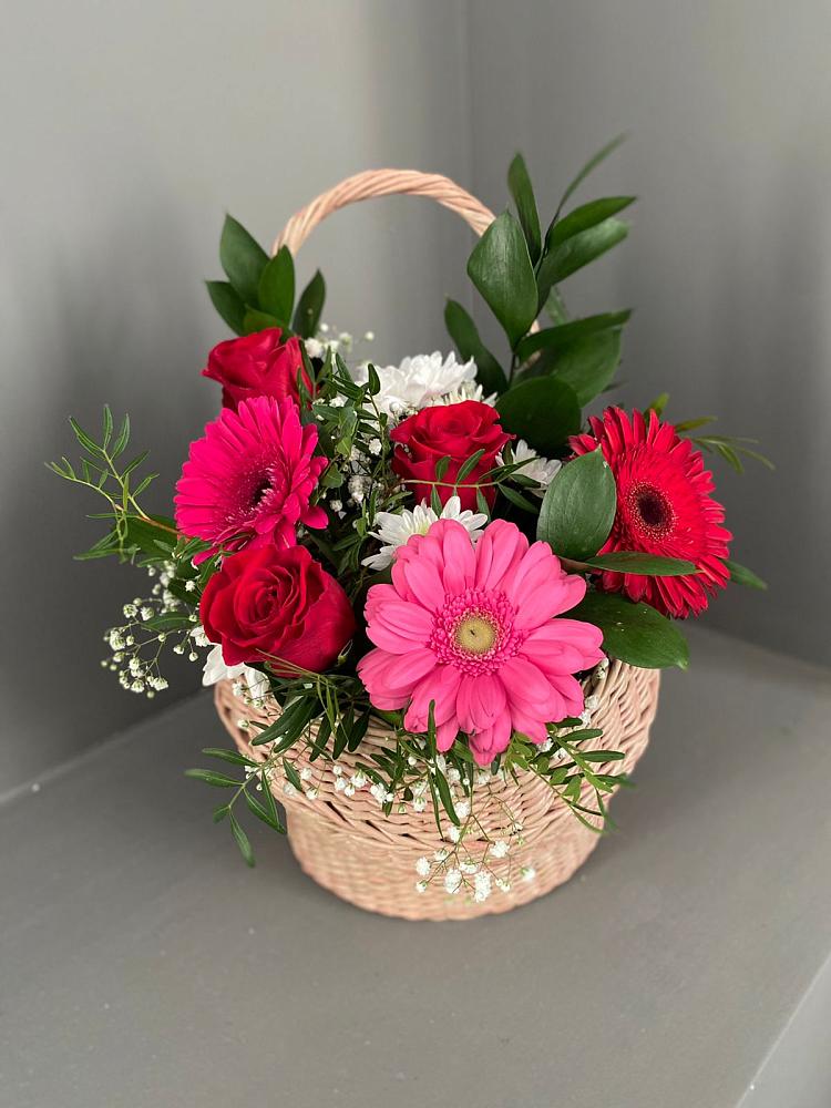 Цветочная композиция из Розы, Хризантемы и Герберы в корзине в Перхушково