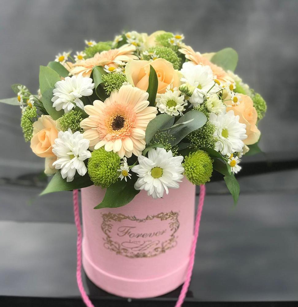 Цветочная композиция из Розы, Герберы и Хризантемы в шляпной коробке в Перхушково