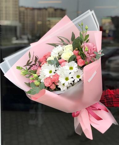 Букет цветов из: Розы, Лизиантусы и Хризантемы в Перхушково